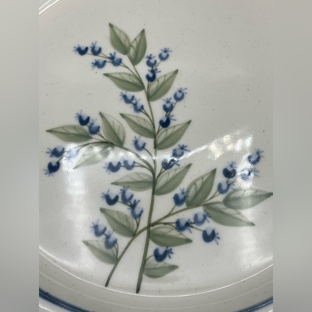 Vintage Union Stoneware blueberry plate 10.75” - Picture 11 of 12